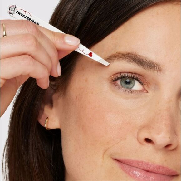 Tweezerman X Disney Mickey & Minnie Mouse Forever In Love Slant Tweezer - Picture 6 of 8